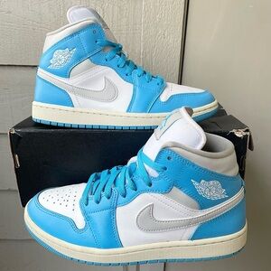 Air Jordan Retro 1 Mid Dark Powder Blue size 8.5W